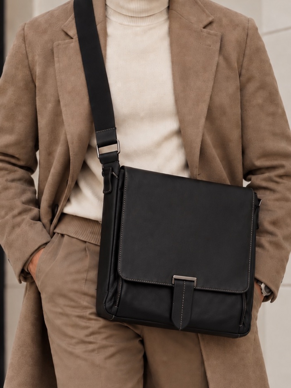 Danier Men's Black Leather Messenger Bag - Classic Travel & Work Crossbody
